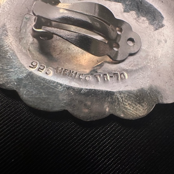 Vintage Navajo Sterling Silver Concho Clip-On Earrings - 18.3g - Picture 3 of 5